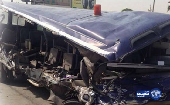 وفاة 5 أشخاص إثر اصطدام حافلة بشاحنة في الرياض