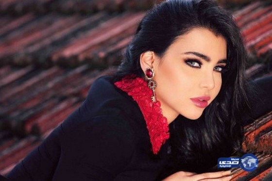 بالصورة.. خطوبة الفنانة قمر على إعلامي شهير