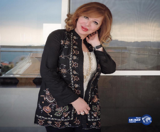 والدة ميريام فارس بإطلالة الجده الشابه..