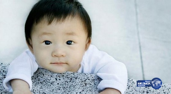 صينيان يبيعان طفلتهما عبر الإنترنت لشراء آي فون!