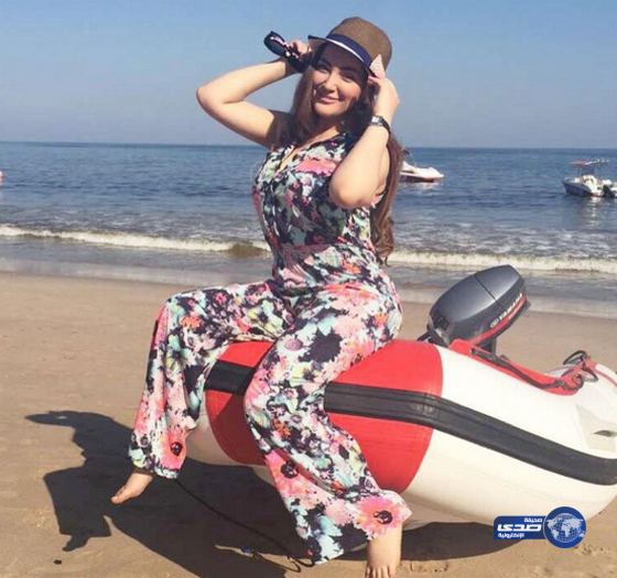 أمينة العلي ..مستمتعه في الجو الحلو!..