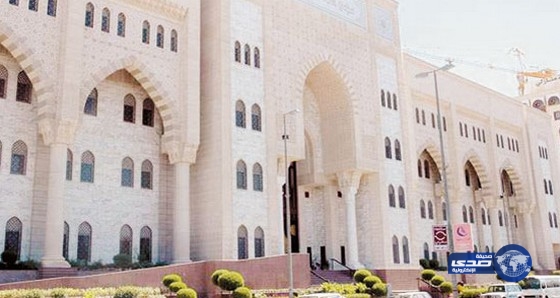 5 آلاف ريال غرامة لشاب اتهم العاملات فيه بالتبرج والسفور