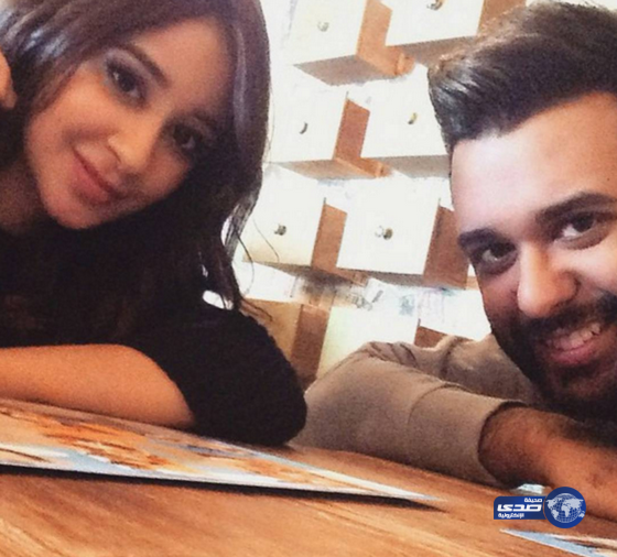 سيلفي أسيل عمران والكاتب فهد العليوي..