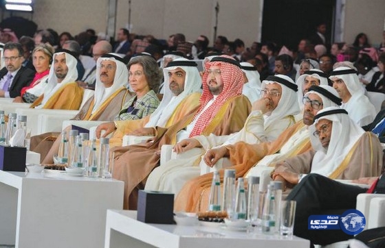 ملكة إسبانية تداعب عبدالعزيز بن طلال: كم زوجة لديك