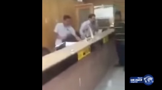 فيديو.. محاولة سرقة شركة صرافة بالكويت باستخدام الفلفل