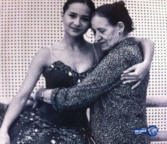 نيللي كريم تنشر صورة لوالدتها الروسيه..