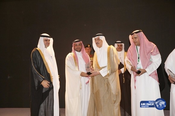 أمير جازان يكرم متعهدي النقل المدرسي الداعمين للحد الجنوبي‎