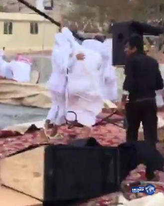 بالفيديو.. عرس بـ«رأس الخيمة» ‏ولما وصل أحد الضيوف.. «عفستهم» طيارته !