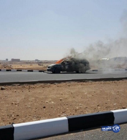 اشتعال حريق بمركبة نقل طالبات بجامعة تبوك‎