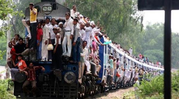 بالصور: الإزدحام الحقيقي للقطارات