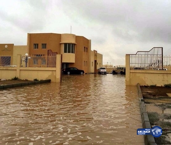 الأمطار .. تكشف عوار مشاريع تصريف مياه السيول في محافظة تيماء