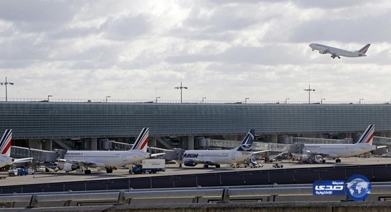 طفل عالق في مطار باريس منذ 10 أيام