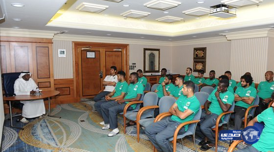عيد يجتمع بلاعبي المنتخب ويؤكد على أهمية المرحلة الحالية