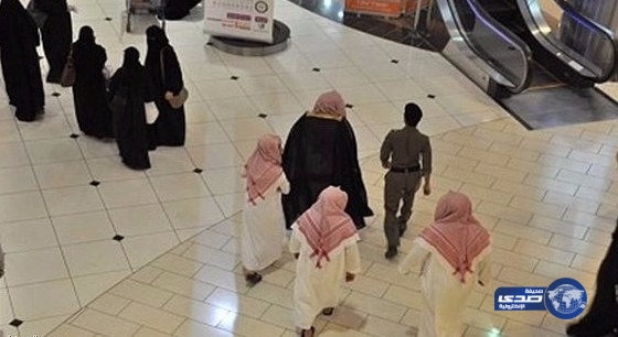 الهيئة تضبط المواطن الذي قام بالتصوير مع عدد من الفتيات