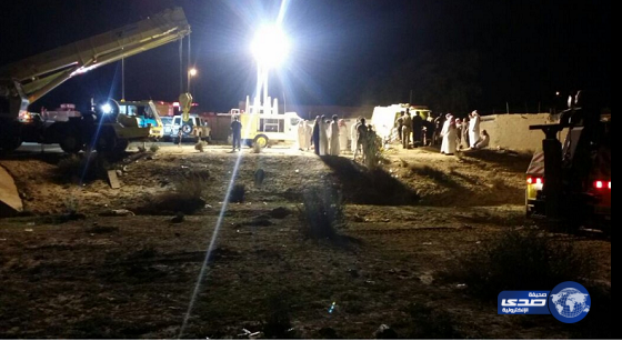 “مدني الخرج” يباشر إخراج شخص سقط داخل بئر إرتوازية