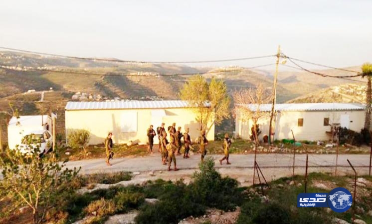 قوات الاحتلال تقتل شابين فلسطينيين وتعتقل 29 آخرين في الضفة