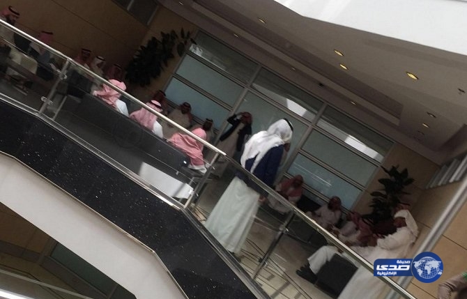 مراجعون يتهجمون على أمين عسير بمكتبه