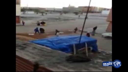 بالفيديو.. لحظة هجوم عصابة على حي بالمغرب في وضح النهار