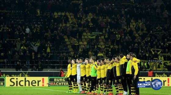الحزن يُخيم على جماهير دورتموند إثر وفاة مشجع بالمدرجات