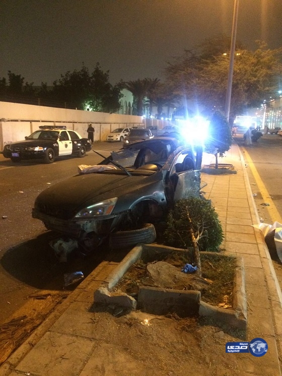 بالصور : وفاة وإصابة 6 أشخاص بحادث مروري في الرياض