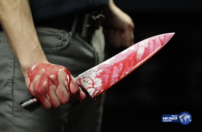 طلب من زميله خفض صوته فعاجله بالطعن