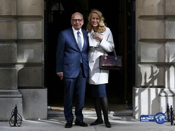 قطب الإعلام مردوخ بعد زواجه من عارضة: إننى اسعد رجل في العالم(صورة)