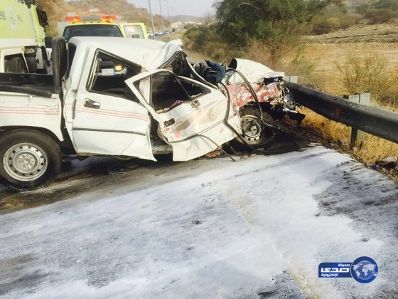 بالصور:وفاة وإصابة 3 أشخاص اثر حادث مروري على طريق المخواة-قلوة