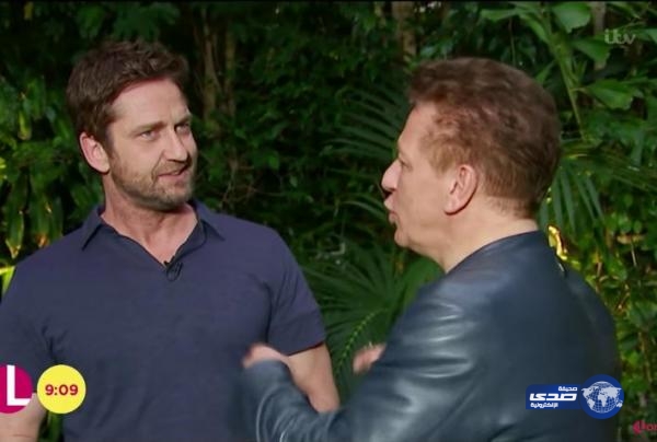 بالفيديو: ممثل يوجه لكمة قوية لمذيع على الهواء مباشرة