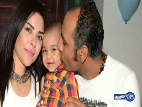 بالفيديو.. مصري يطوي خلافاً مع زوجته الفنانة بطريقة مبتكرة