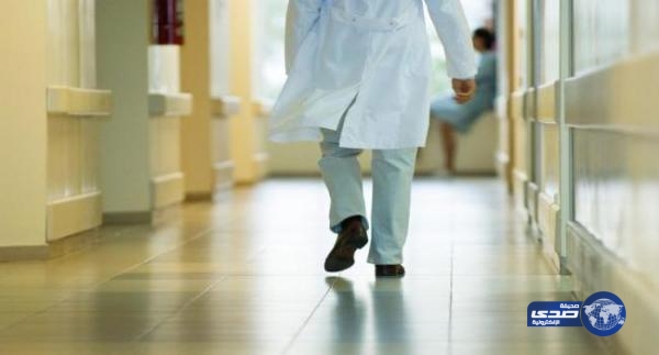 إيقاف طبيب عن العمل لطرده طبيبة محجبة في بريطانيا