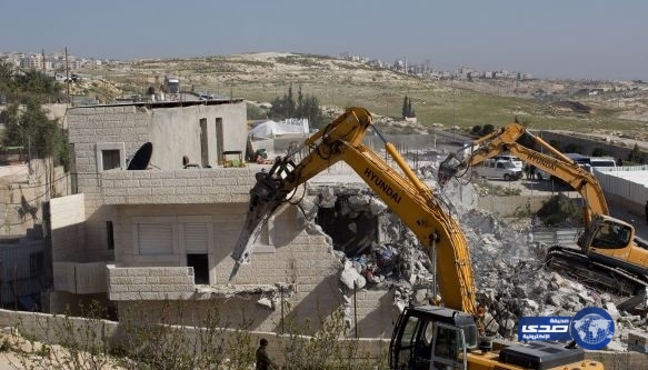 الاحتلال الصهيوني يهدم مدرسة ومساكن فلسطينية بالضفة الغربية