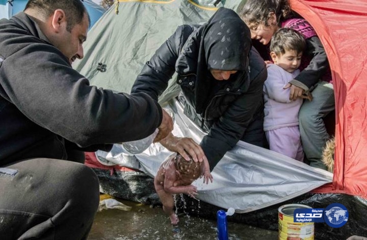 صور صادمة لعائلة سورية لاجئة