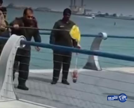 بالفيديو: انتشال”مولود” من بحر جدة