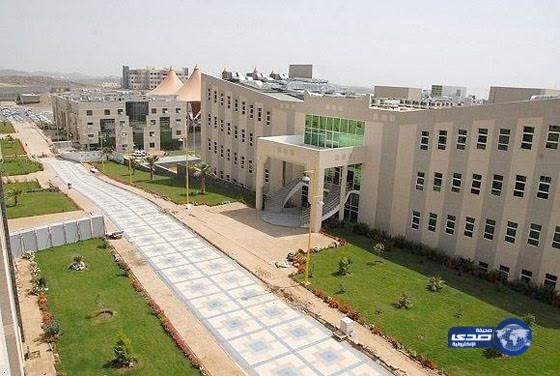 احتجاز عدد من الطلاب داخل مصعد بـ_(أبها) .. والفنيون يتدخلون‎