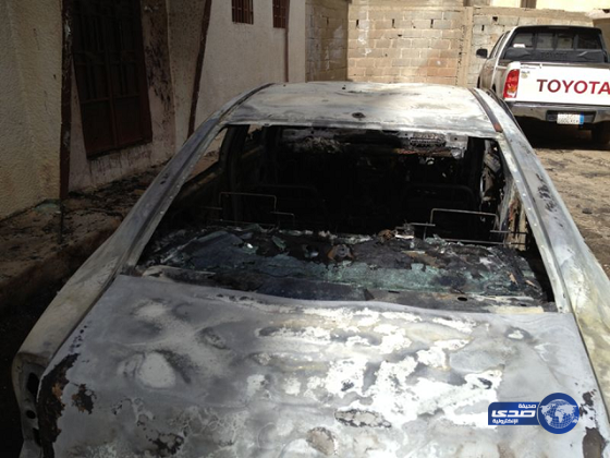 اندلاع حريق بسيارة أثناء وقوفها أمام منزل بتبوك‎