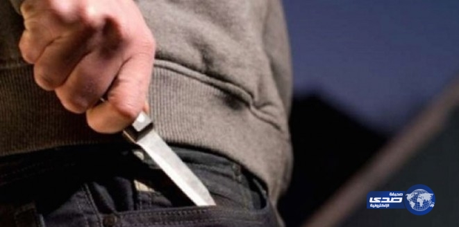 دبي.. يطعن إبنه بسكين!