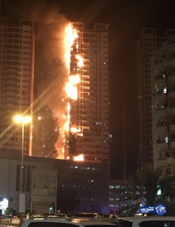 بالفيديو والصور : حريق هائل في برجين سكنيين في عجمان