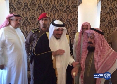 أمير القصيم يزور الشيخ البشر مقدماً التعازي في وفاة حرمه