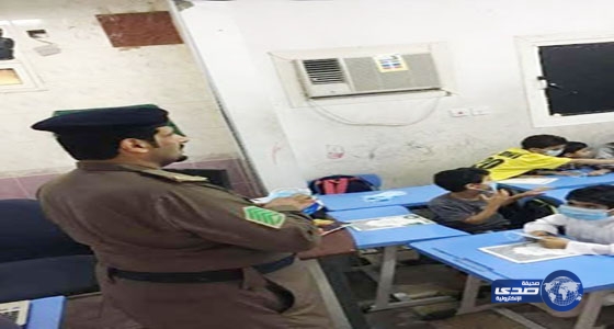 مستغربا من تداول صورته: موزّع الكمّامات ما قمت به واجب ومسئولية