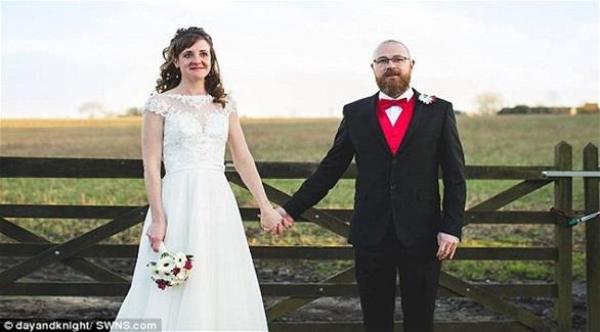 لماذا طُرد هذان العروسان من فندق ليلة زفافهما؟