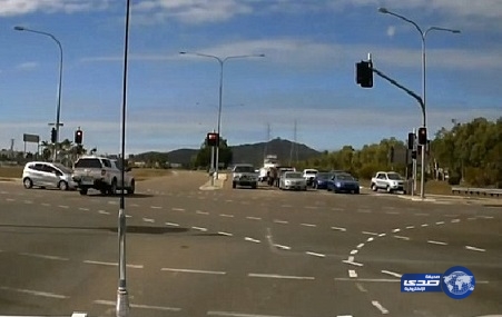 فيديو.. السيارة التي ظهرت فجأة من اللا شيء ليقع الحادث الغريب