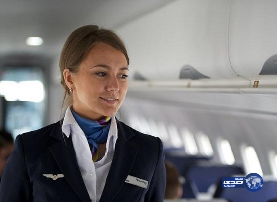 فيديو.. مضيفة لم تتمالك أعصابها ففقدت وظيفتها فوراً