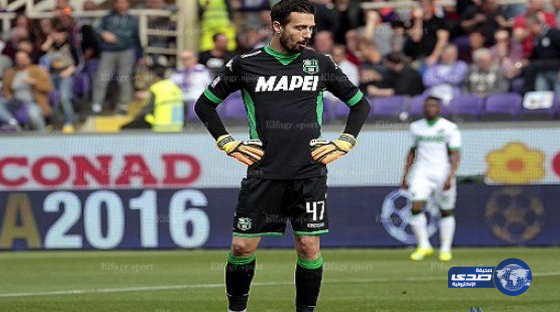 بالفيديو .. حارس ساسولو يحرز هدفا في مرماه بطريقة غريبة !