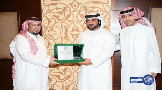 إدارة الأهلي تقدم العضوية الفخرية للشيخ عبدالله آل نهيان