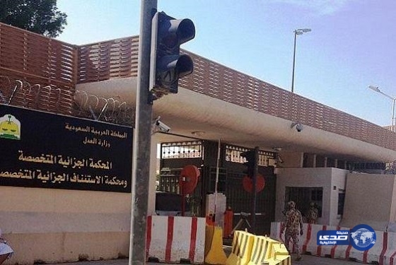 متهم في “خلية التجسس” يطالب بمنع حضور الإعلام متهجماً عليهم “خليكم وطنيين”
