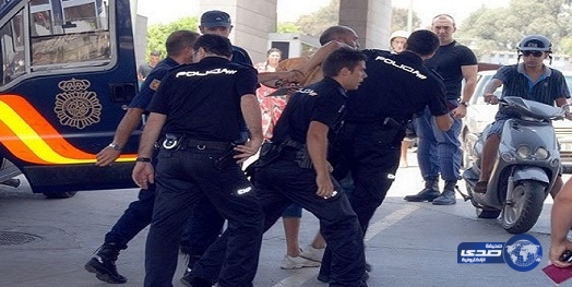 بعد أن انجب منهن 6 أطفال .. اعتقال رجل أعمال إيراني احتجز 11 سيدة داخل فيلا بإسبانيا