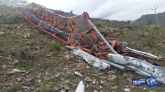 بالفيديو: مواطن يوثق سقوط أحد أبراج الاتصالات في “العتلة” جنوب الطائف  