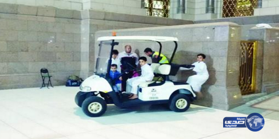 أطفال يعبثون بعربات المسجد النبوي والرئاسة تتوعد بمحاسبة المسؤول