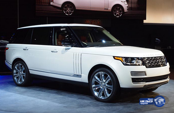 إعلامي إتحادي يعد مشجع نصراوي بسيارة !