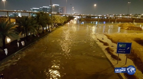 بالفيديو والصور : الرياض تغرق